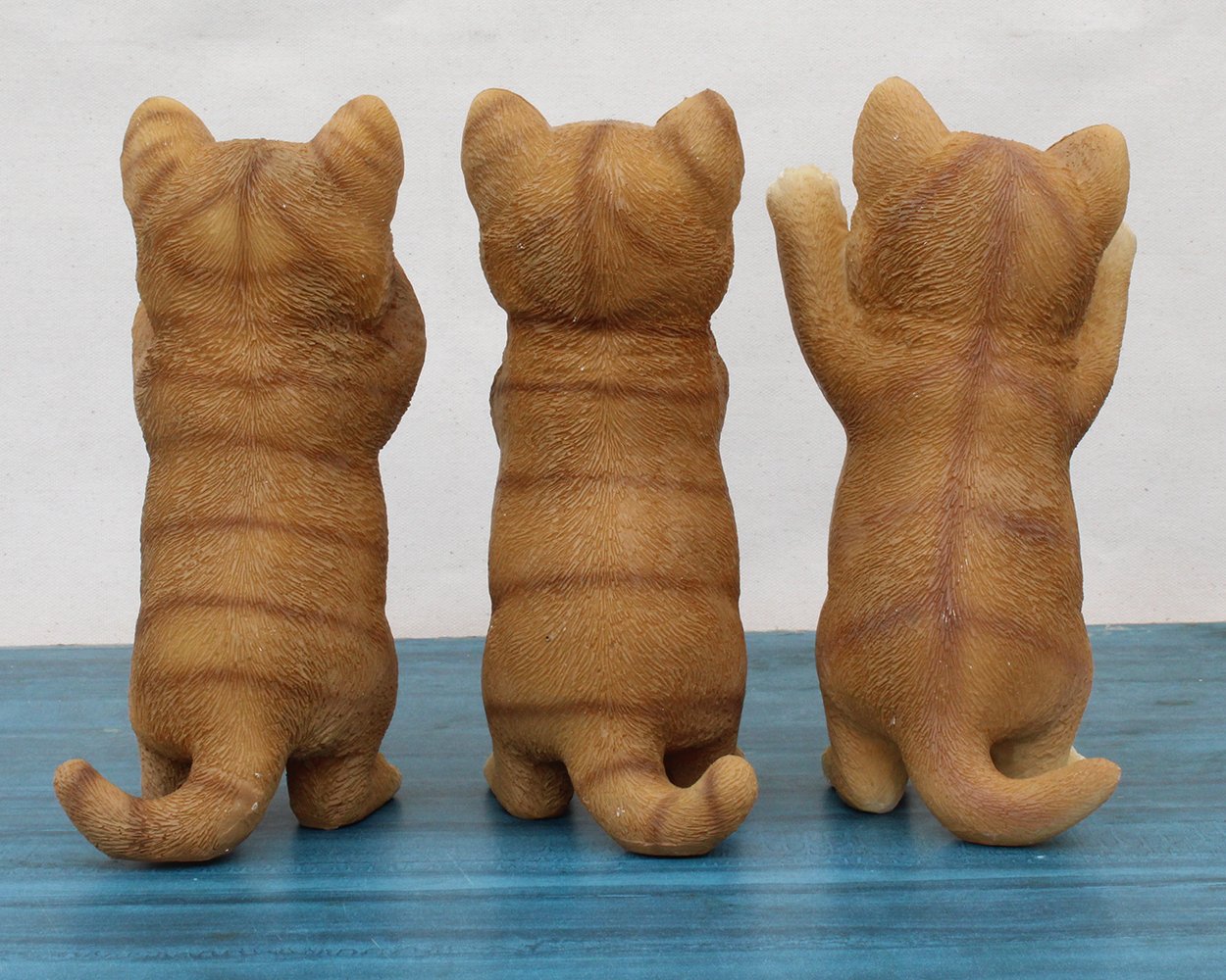Handcrafted mother cat figurine set of 3 in brown resin for home décor